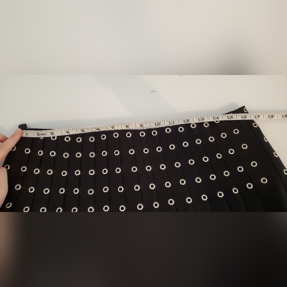 H&M Rivet Pleated Skirt - Picture 5 of 6